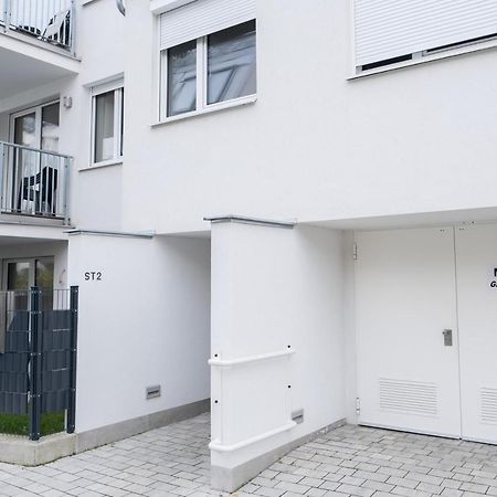 Modern Apartment With Garden Near City Center Wina Bagian luar foto