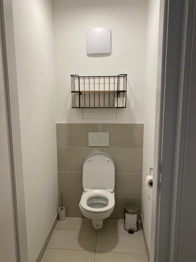 Modern Apartment With Garden Near City Center Wina Bagian luar foto