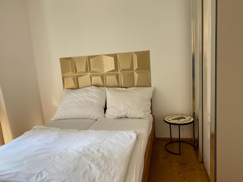 Modern Apartment With Garden Near City Center Wina Bagian luar foto