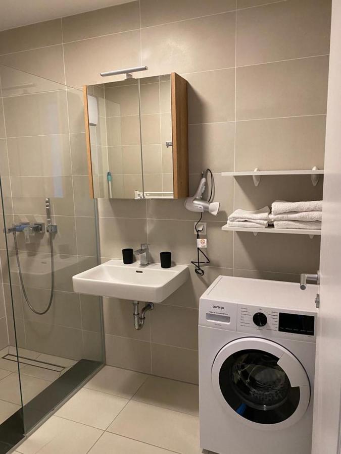 Modern Apartment With Garden Near City Center Wina Bagian luar foto
