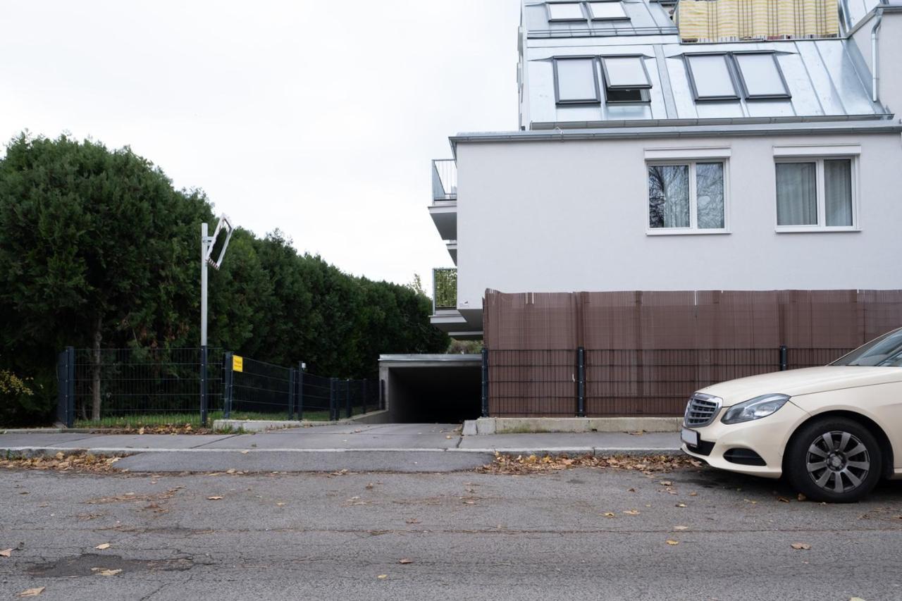 Modern Apartment With Garden Near City Center Wina Bagian luar foto