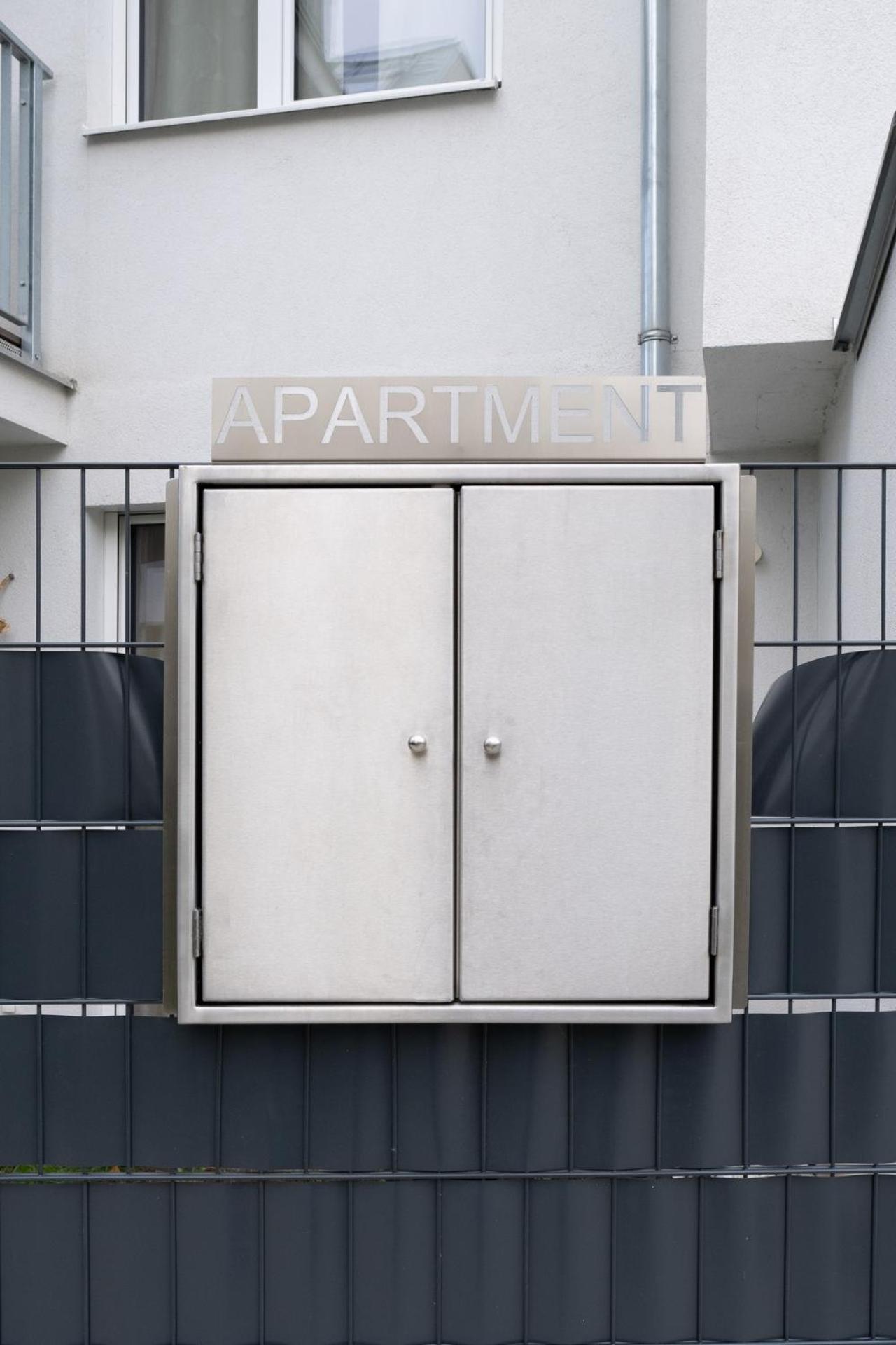 Modern Apartment With Garden Near City Center Wina Bagian luar foto
